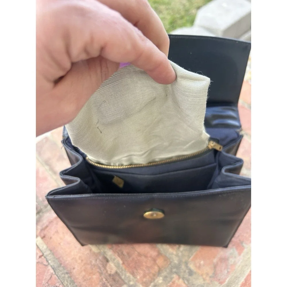 Mystery Vintage leather Bag. See‎ description. Scaasi?